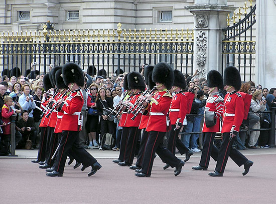 Londen_Guard.mounting.buck.palace.arp.jpg Londen_Guard.mounting.buck.palace.arp.jpg